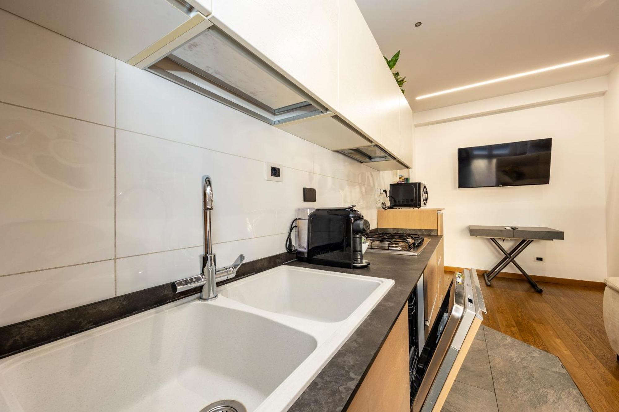 Stylish Apartment Rome Air Conditionig Wifi Tv 50 Metro 4 Minutes Away ภายนอก รูปภาพ