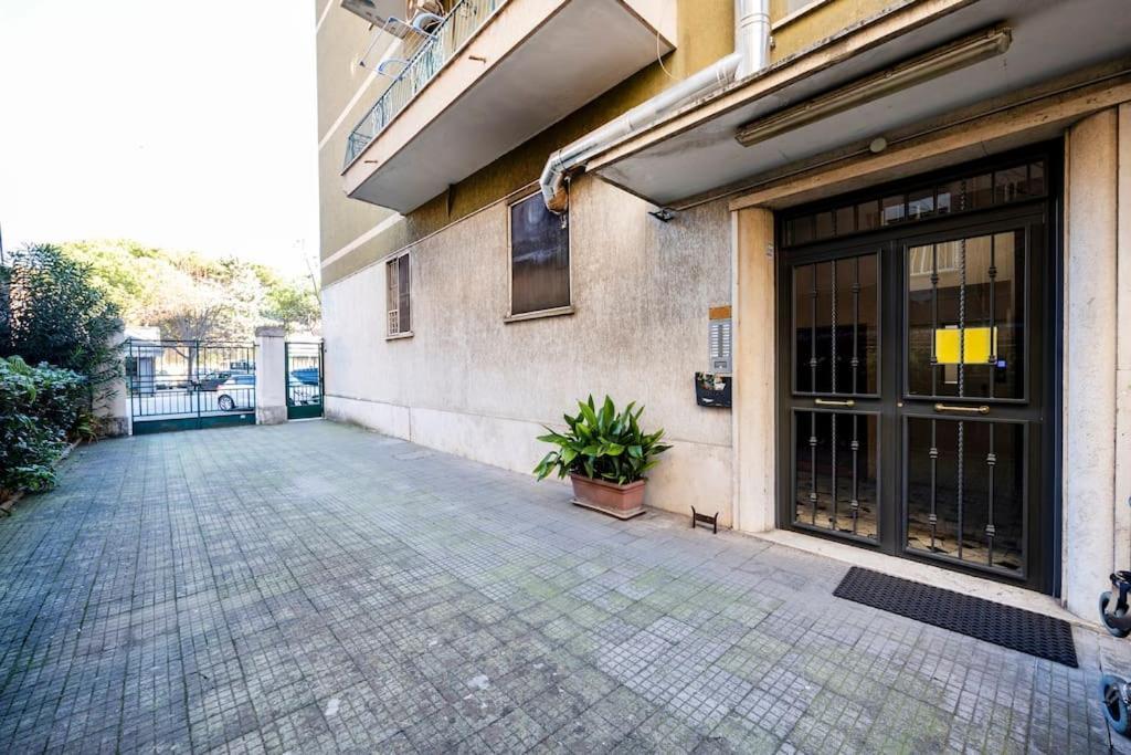 Stylish Apartment Rome Air Conditionig Wifi Tv 50 Metro 4 Minutes Away ภายนอก รูปภาพ