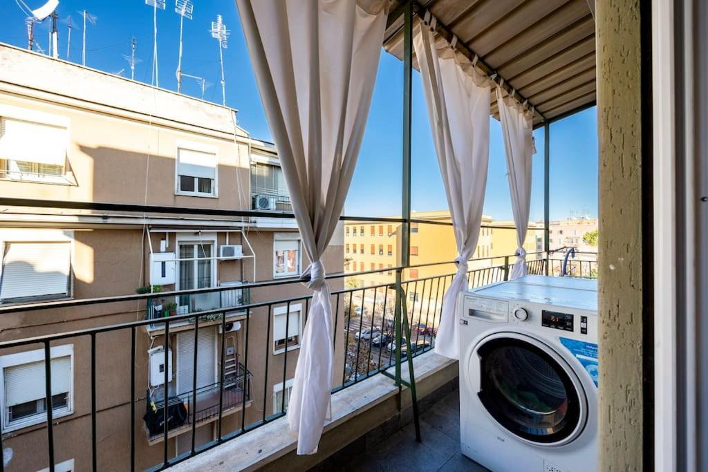 Stylish Apartment Rome Air Conditionig Wifi Tv 50 Metro 4 Minutes Away ภายนอก รูปภาพ