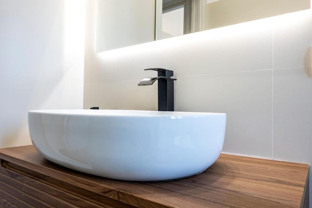 Stylish Apartment Rome Air Conditionig Wifi Tv 50 Metro 4 Minutes Away ภายนอก รูปภาพ